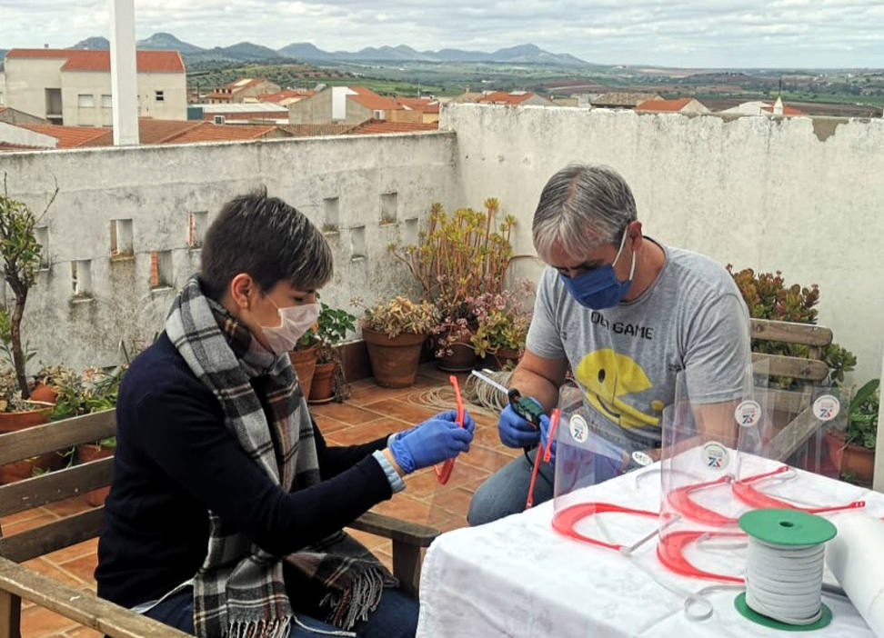 Pantallas protectoras zarceñas para combatir la propagación del coronavirus