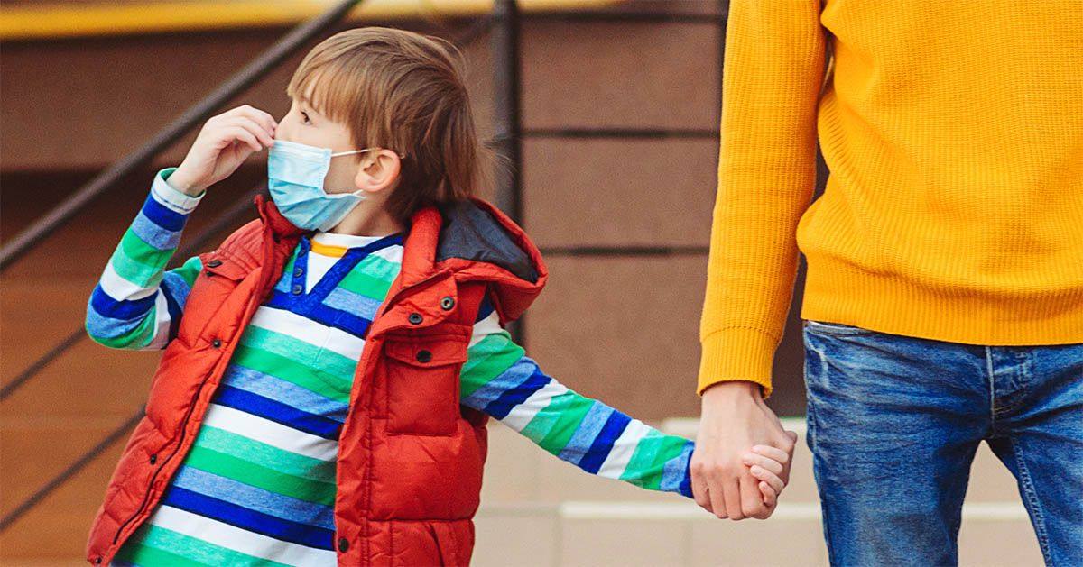 HOY La Zarza invita a las familias a enviar una fotografía del primer paseo con los niños