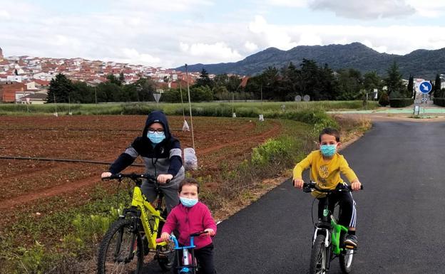 Los niños recuperan la calle tras 40 días de confinamiento