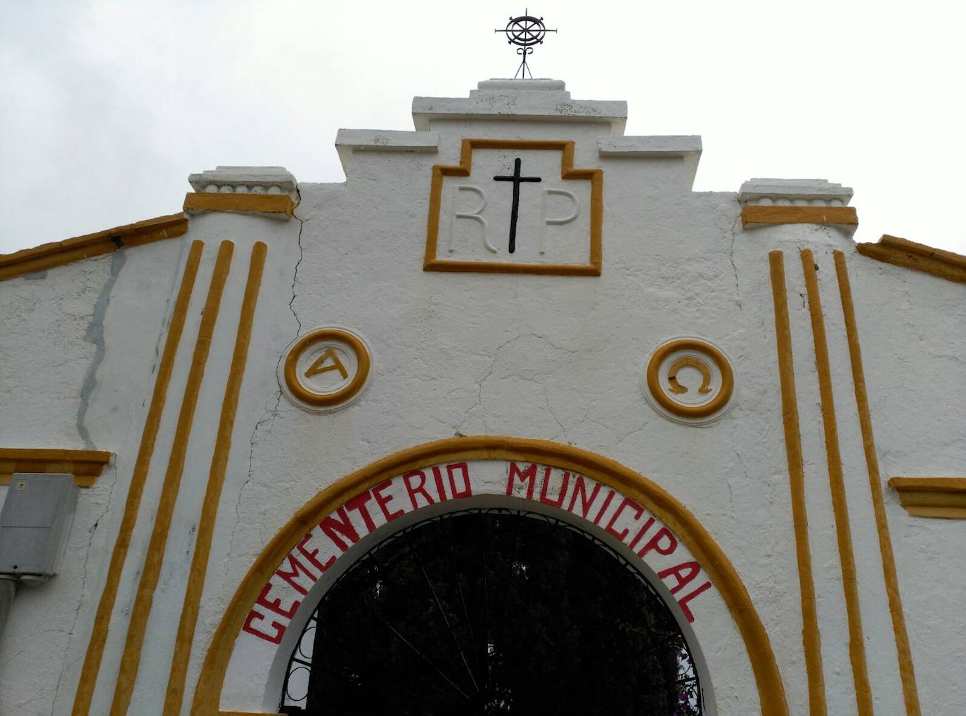 Este martes reabre el cementerio municipal
