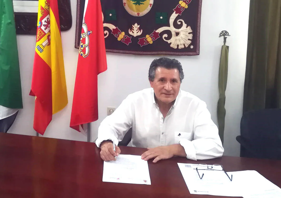 Entrevista a Miguel Sánchez Caballero, secretario del Ayuntamiento, con motivo de su jubilación