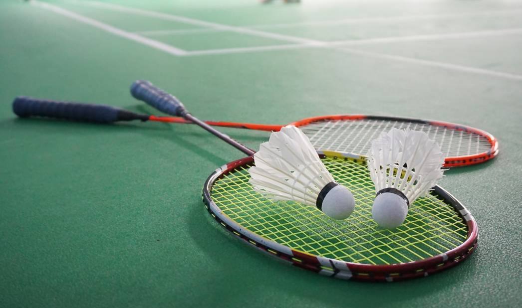 El bádminton y la petanca abren las actividades deportivas de este verano
