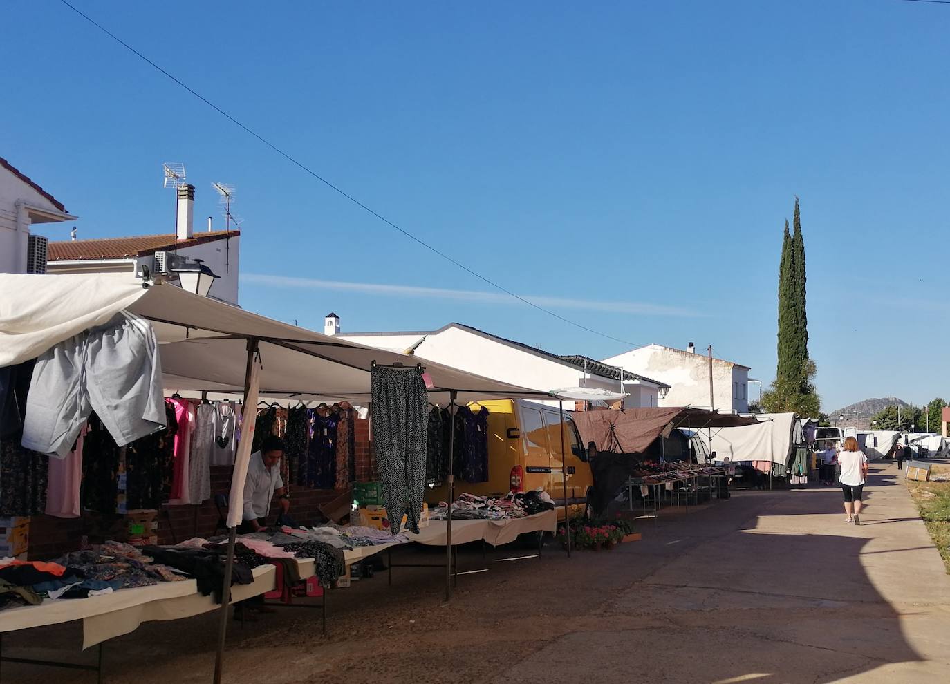 El mercadillo regresa a la calle El Pilar