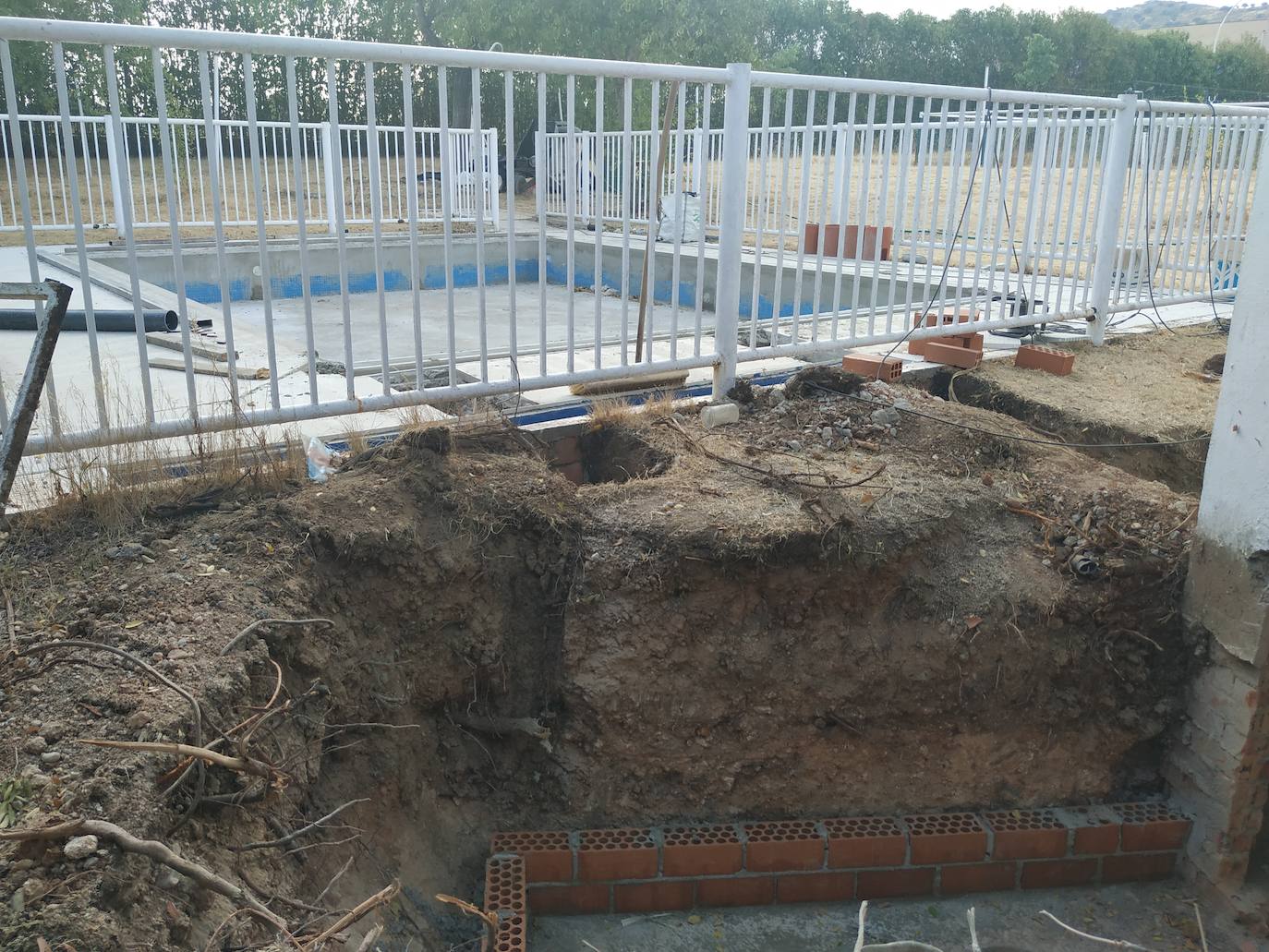 Comienzan las obras de reparación de la piscina municipal