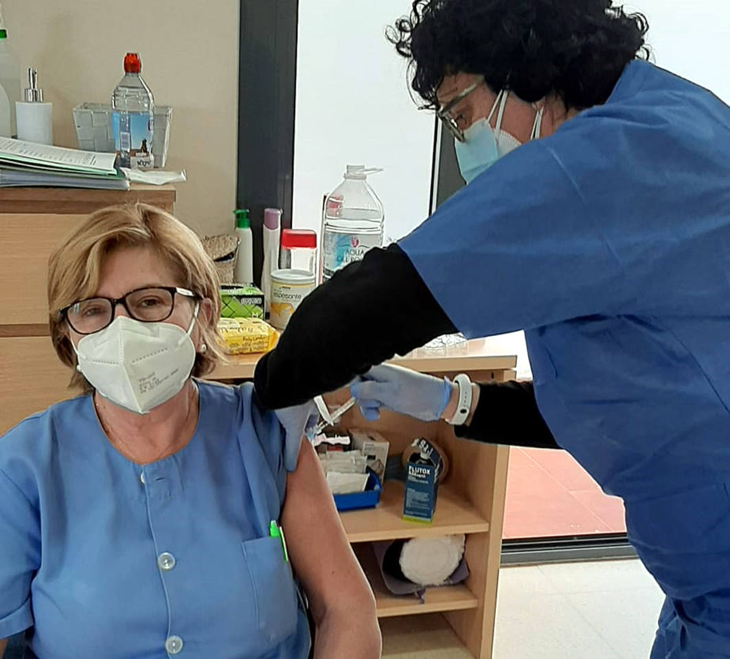 La residencia de mayores administra la segunda dosis de la vacuna