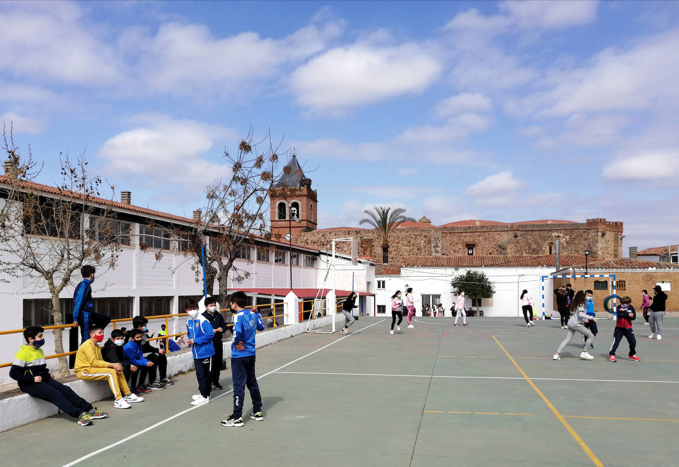 Confinadas dos aulas del colegio por coronavirus