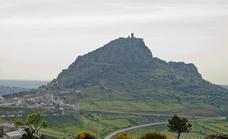 La Guardia Civil rescata a una mujer en la subida al castillo de Alange