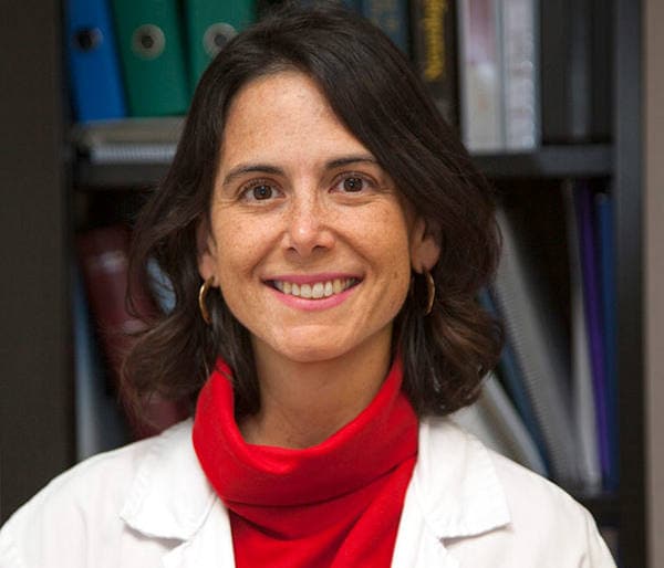 La neuróloga María Gómez, de raíces zarceñas, una apasionada en el estudio de la epilepsia