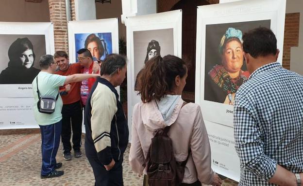 «Yo mujer, tú cómplice, ellas luchadoras», la exposición que puedes visitar hasta el 17 de junio en Llerena