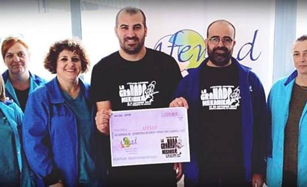 AFENAD recibe el dinero recaudado por el festival la Granada Mekánica