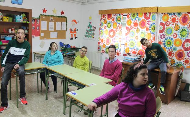 Las familias de la Sierra Norte luchan para que no se 'olviden' de sus hijos