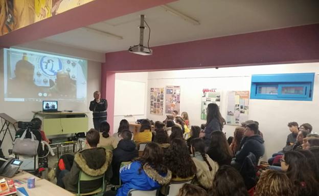 El IES de Llerena habla con militares y científicos del Polo Sur