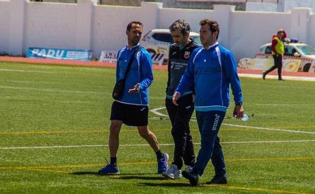 Enrique Freire y su cuerpo técnico seguirán en el Llerenense