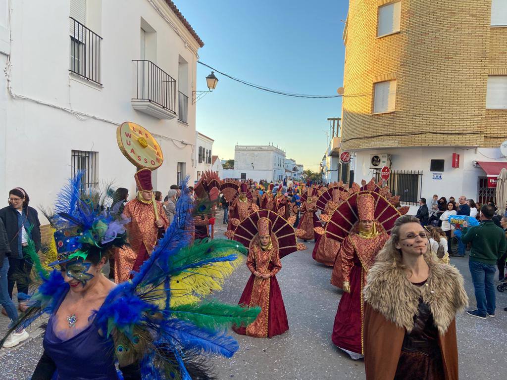 El desfile del carnaval brilla en Llerena