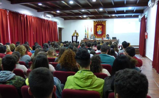 El IES Llerena acoge su II Encuentro de Empresarios