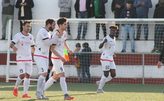 El Llerenense aprieta los dientes en el final de liga