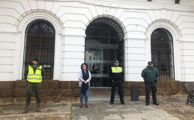 Llerena recibe a los militares del ejército de Tierra