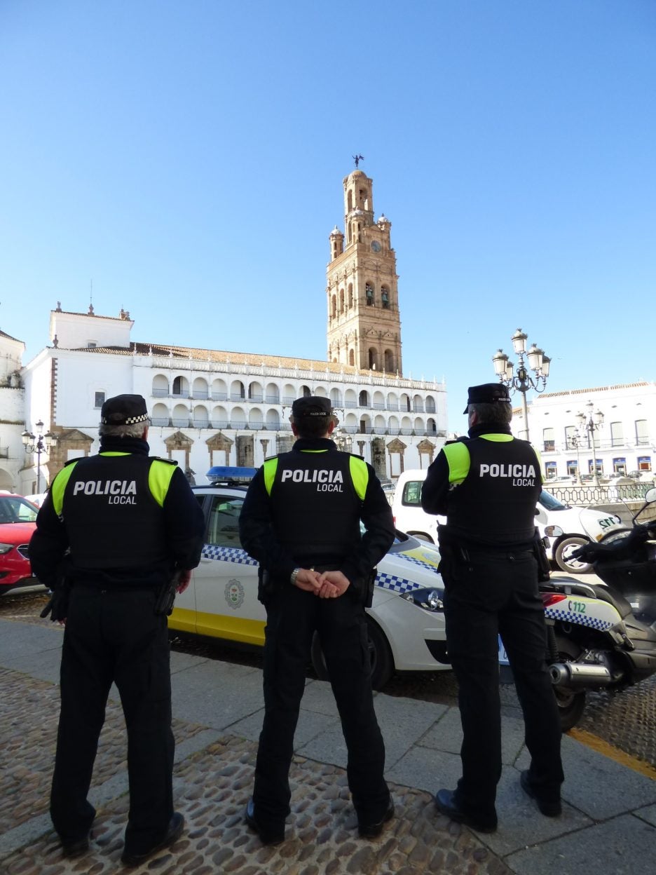 Mas de 100 kilómetros recorridos por turno y una veintena de multas, números que nos deja la policía local durante el estado de alarma