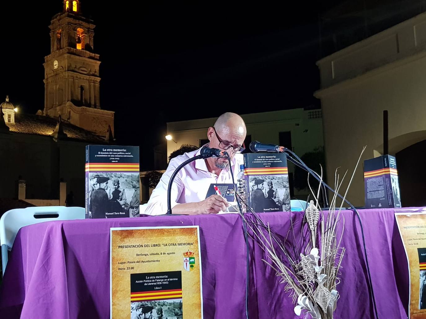 Manuel Toro estrena la reedición de su primer tomo 'La otra memoria'