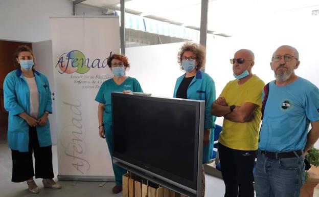 Afenad recibe una televisión de la Peña Barcelonista
