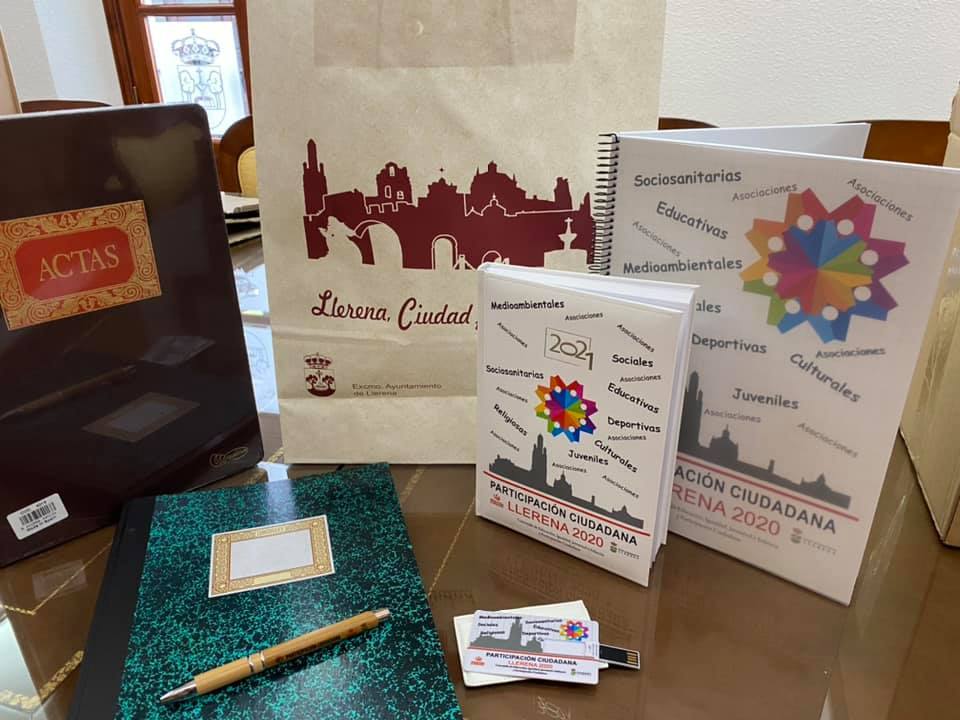 El Ayuntamiento entrega a las asociaciones un kit directivo