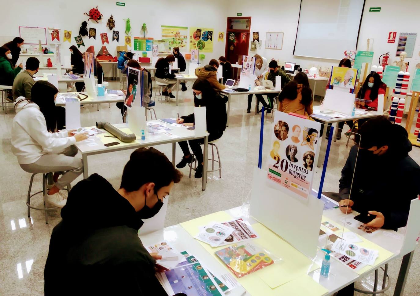 Más de mil alumnos conmemoran el Día Internacional de la Mujer en la Ciencia en la localidad