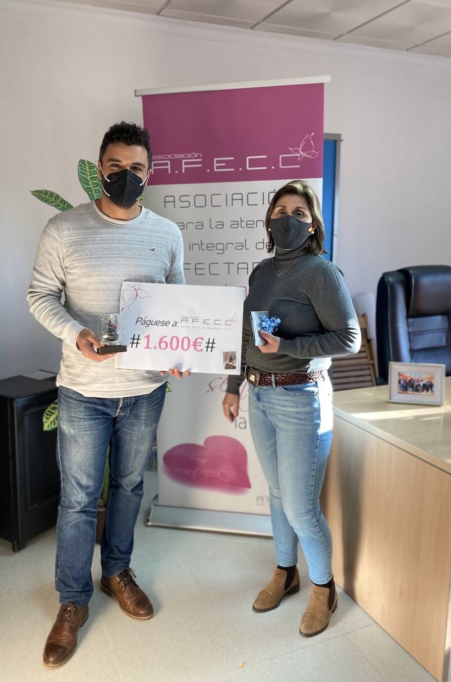 AFECC recibe una donación de 1600 euros