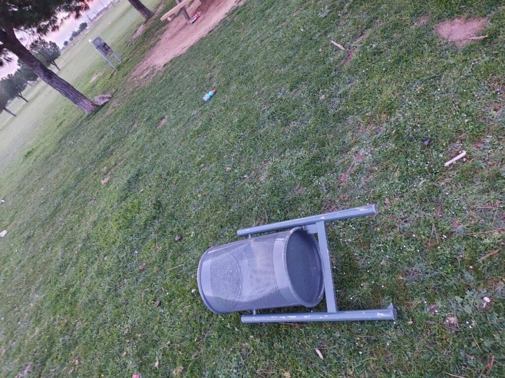El vandalismo maltrata el mobiliario