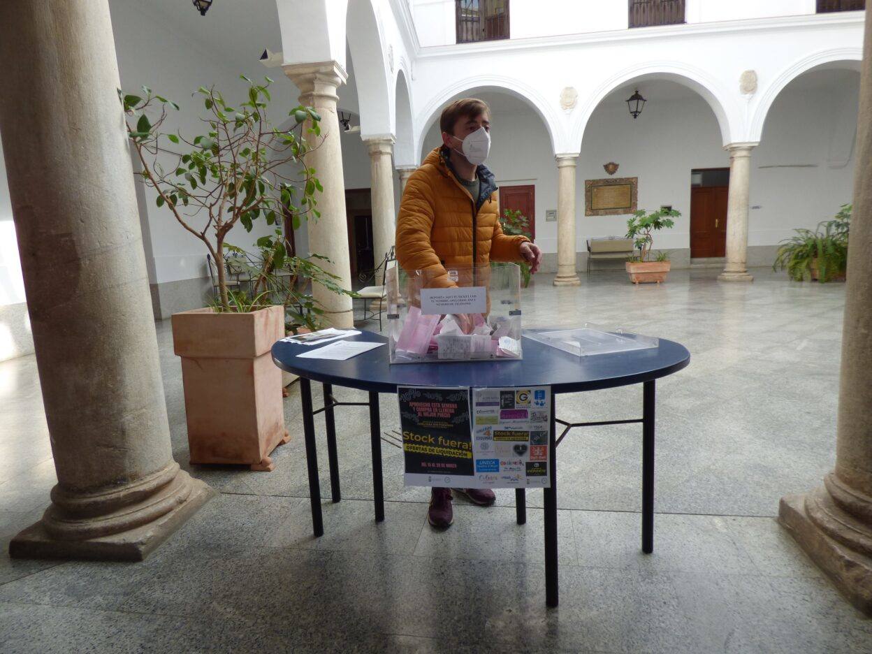 Sorteo de una cena entre los participantes de 'Stock Fuera'