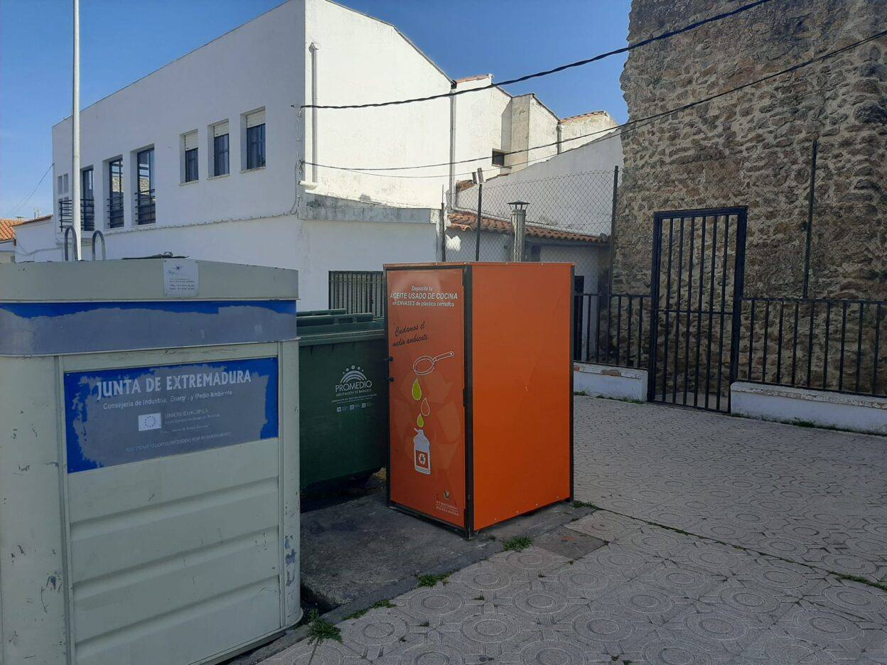 Renovados los contenedores de aceite usado