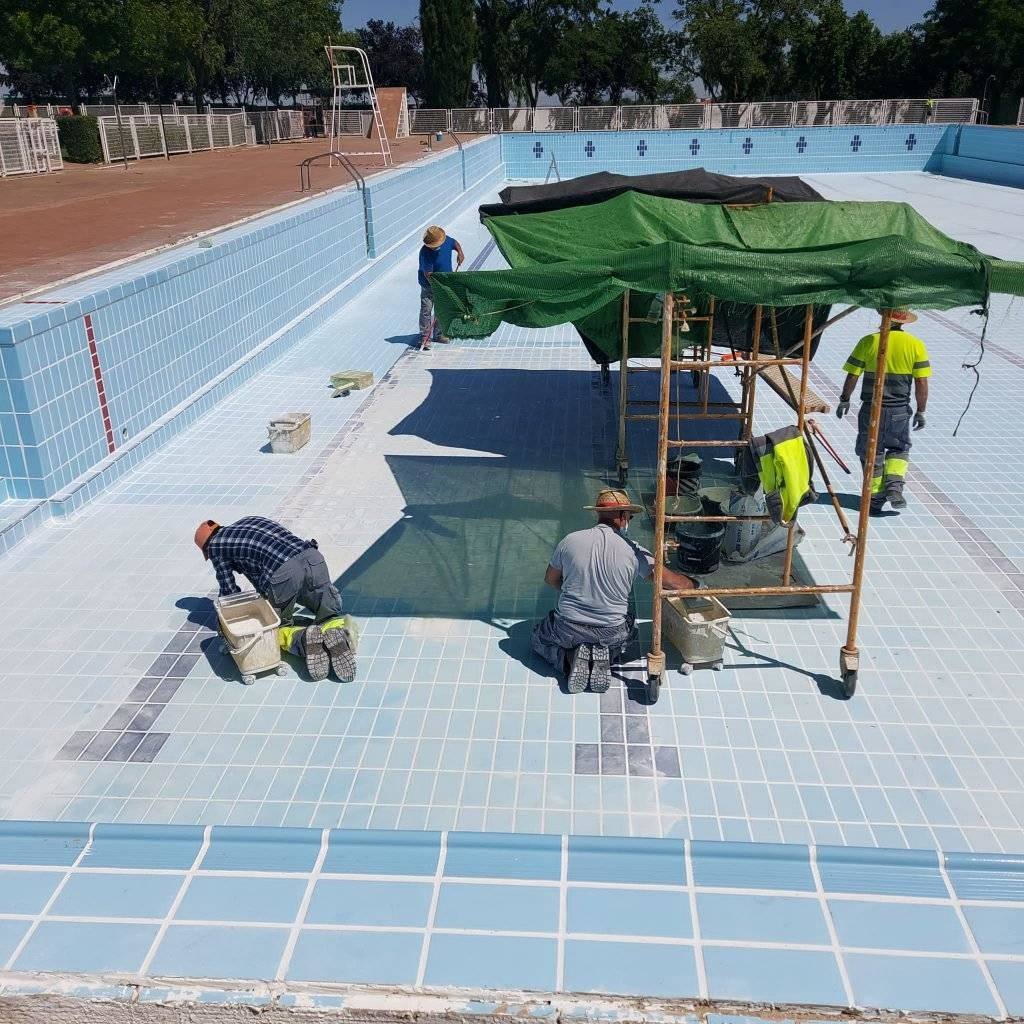 Comienzan las obras de preparación para la apertura de la piscina municipal
