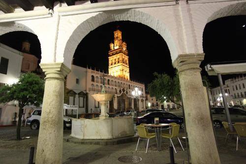 La Plaza de España cerrará todas las tardes hasta septiembre