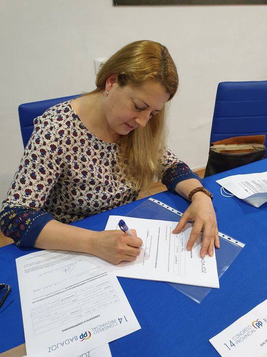 Pilar Medina firma el aval de Manuel Naharro