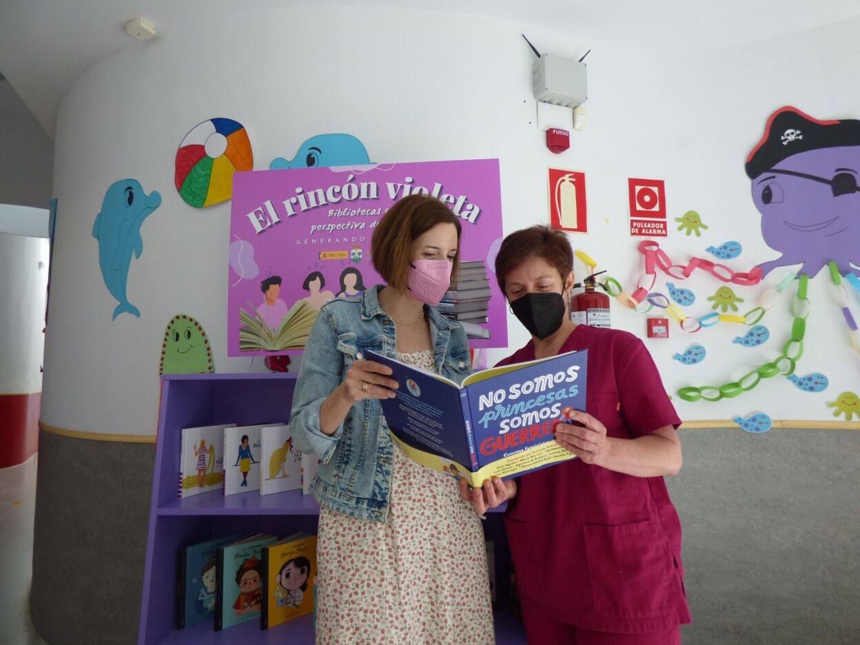 El consistorio dota a las bibliotecas locales de libros relacionados con la igualdad