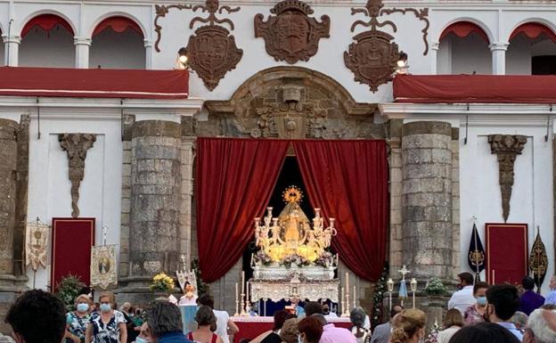 La emoción vuelve a marcar el final de las Fiestas Patronales con la Solemne Función religiosa de la Virgen de la Granada