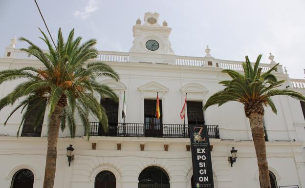 El Ayuntamiento colgará en su balcón una pancarta en favor de la sanidad pública y el hospital
