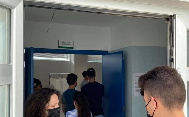 El Centro de Salud de Llerena convoca mañana a los mayores de 12 años para la primera dosis
