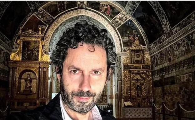El escritor Manuel Ríos presenta su libro 'Donde haya tinieblas' con un formato especial