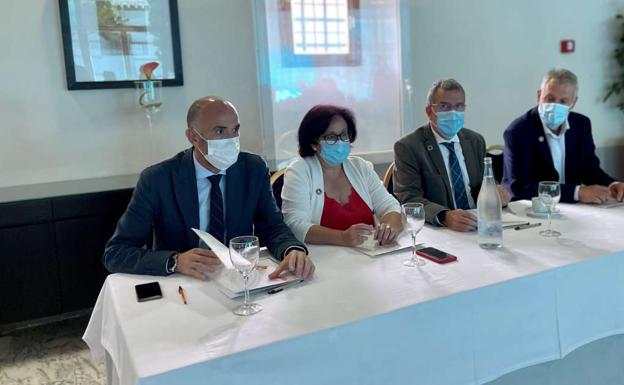 El secretario general de Reto Demográfico, Francesc Boya, se reúne en Llerena con los alcaldes de la Campiña Sur