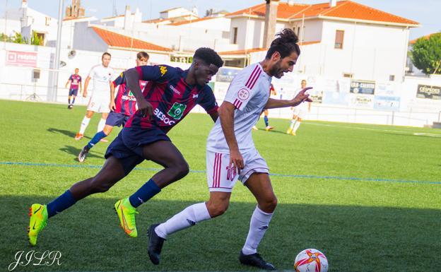 El Llerenense, líder provisional tras vencer en inferioridad (2-1)