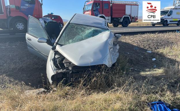 Un muerto y dos heridos en un choque frontal entre Llerena y Ahillones