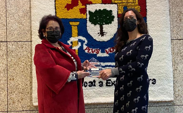 El Ayuntamiento recoge un premio OTAEX por las obras de accesibilidad del Pabellón Municipal