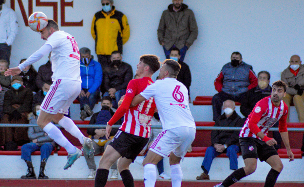 El Llerenense busca asegurar su puesto de playoff en el derbi de la Campiña Sur