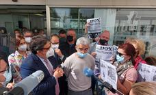 Manifestantes reclaman a Vergeles la protección de los servicios del hospital de Llerena