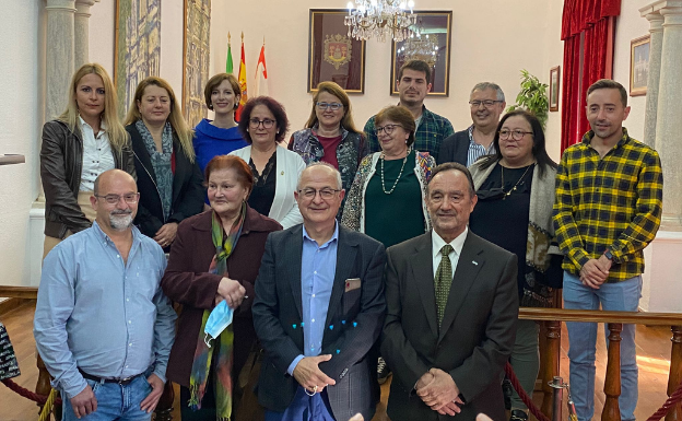 Llerena homenajea a sus alcaldes democráticos en un emotivo acto