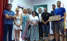La Junta inaugura el monolito de Área de Interés Artesanal y entrega placas identificativas a artesanos de Llerena