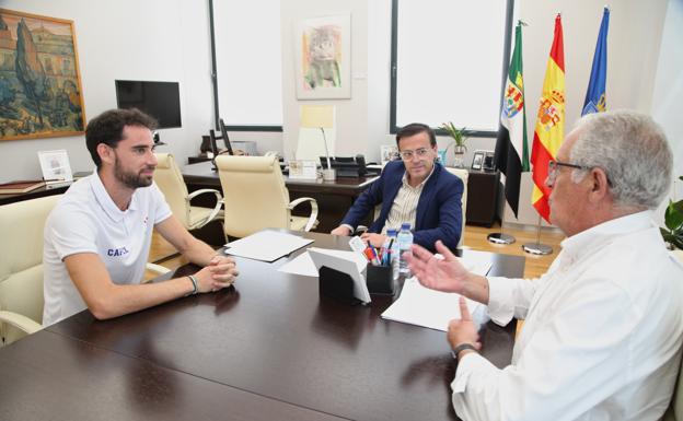 La Diputación de Badajoz recibe a Álvaro Martín