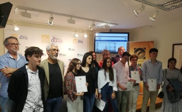 Alumnos de La Granada recogen el accésit de los premios 'Humanitas para Jóvenes Investigadores'