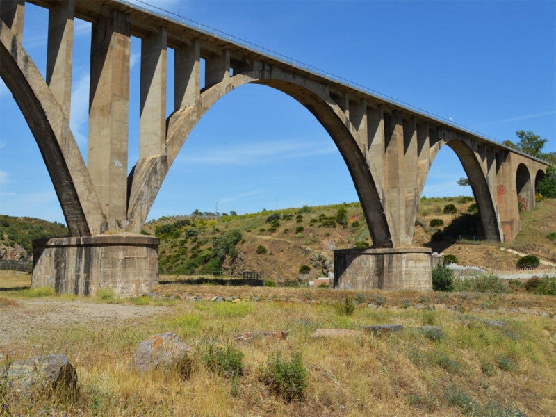 Renfe transportará en bus a los viajeros por la renovación de las vías entre Llerena y El Pedroso