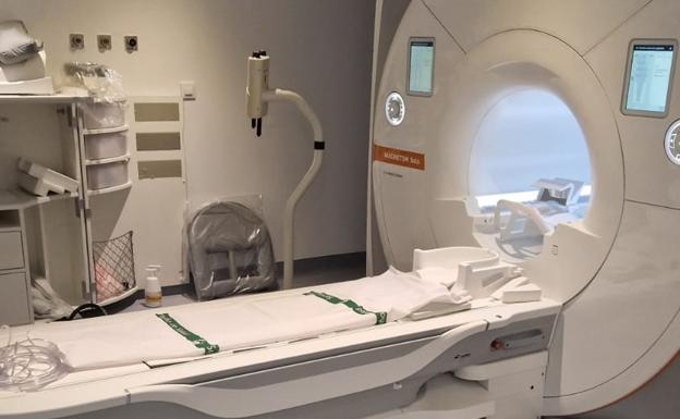 Instalado un nuevo equipo de resonancia magnética en el Hospital de Llerena
